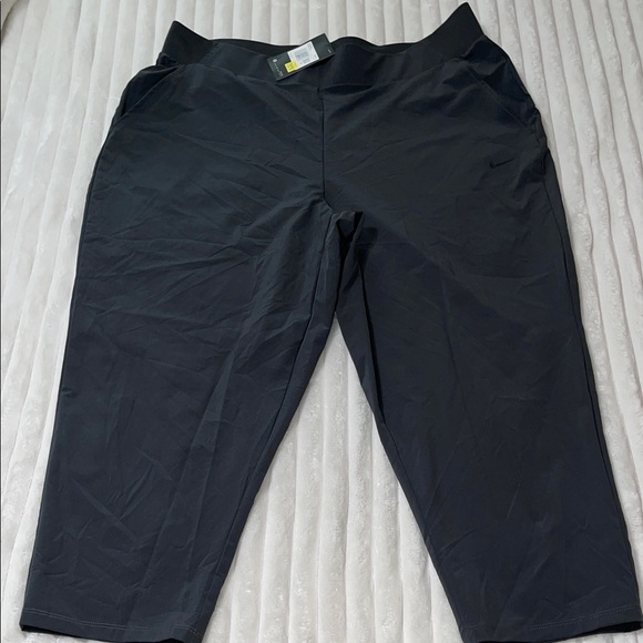 Nike Pants - Nike Bliss Victory Standard Fit Mid Rise 7/8 Length Pant NWT | Size 1X
